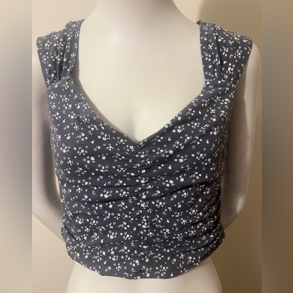 Hollister Navy Floral Crop Top - Picture 2 of 11